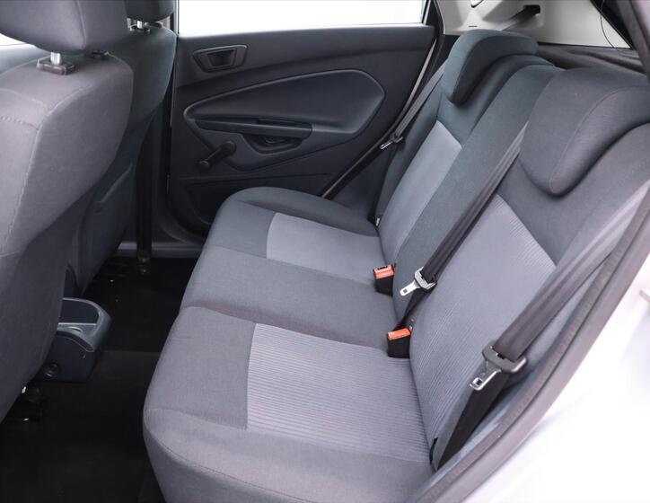 Ford Fiesta 16