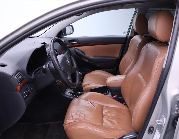 Toyota Avensis 11