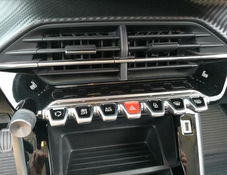 Peugeot 208 8
