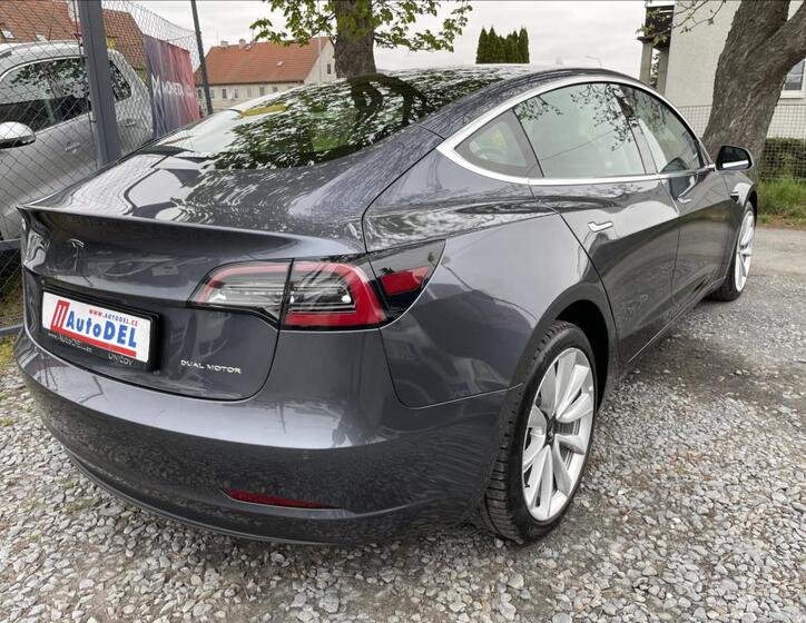 Tesla Model 3 7