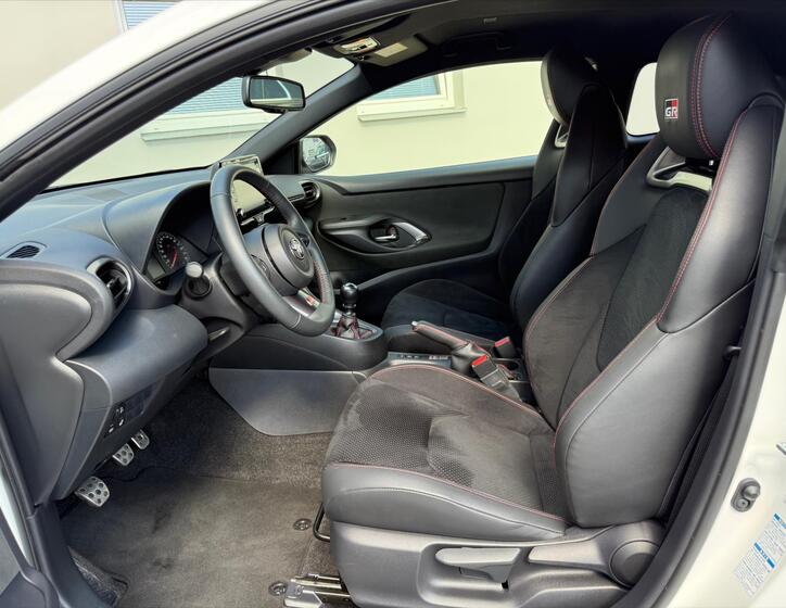 Toyota Yaris 8