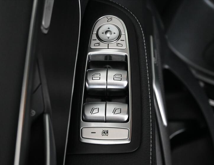 Mercedes-Benz Třídy V 28