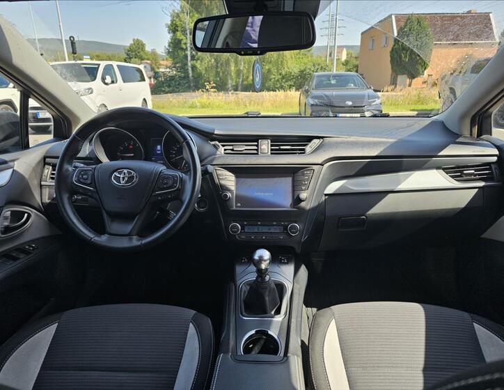 Toyota Avensis 5