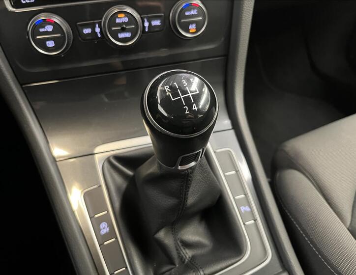 Volkswagen Golf 16