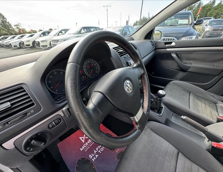 Volkswagen Golf 16