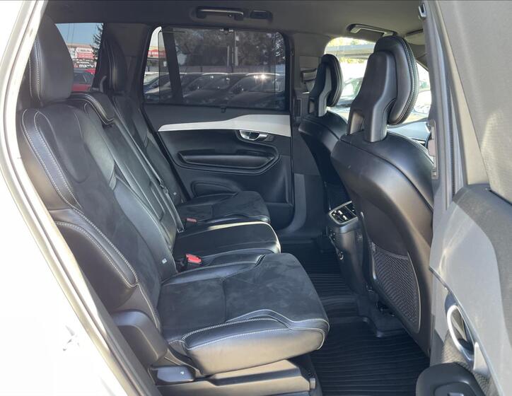 Volvo XC90 33