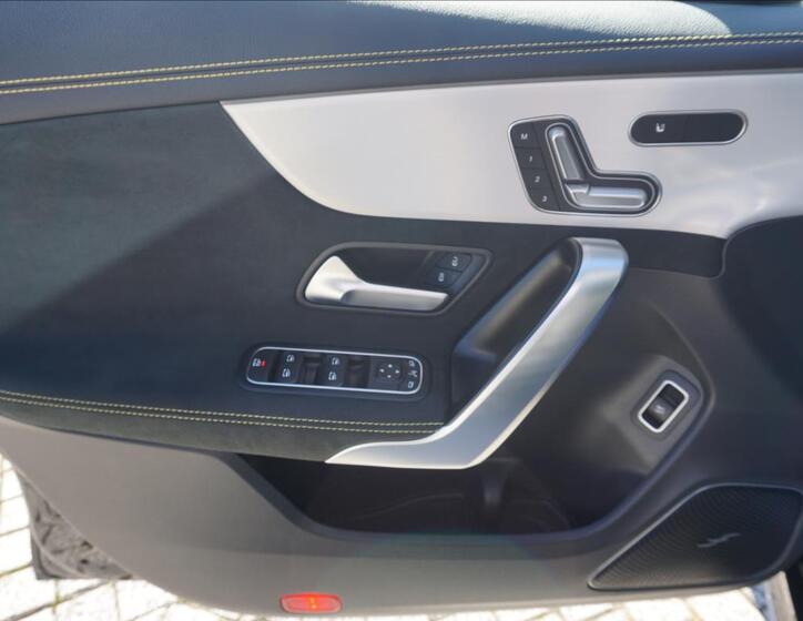 Mercedes-Benz CLA 11