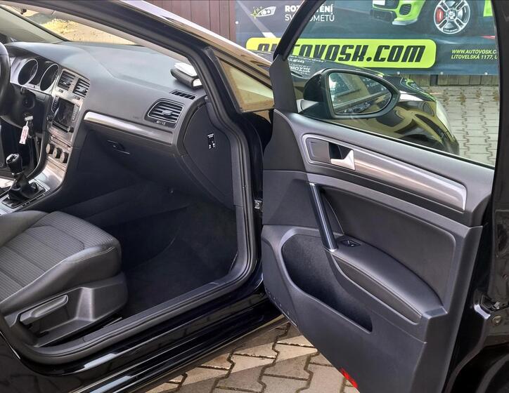 Volkswagen Golf 21