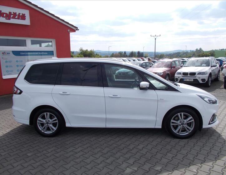 Ford Galaxy 9