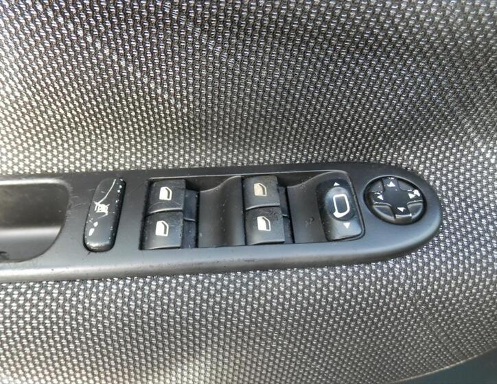Peugeot 207 25