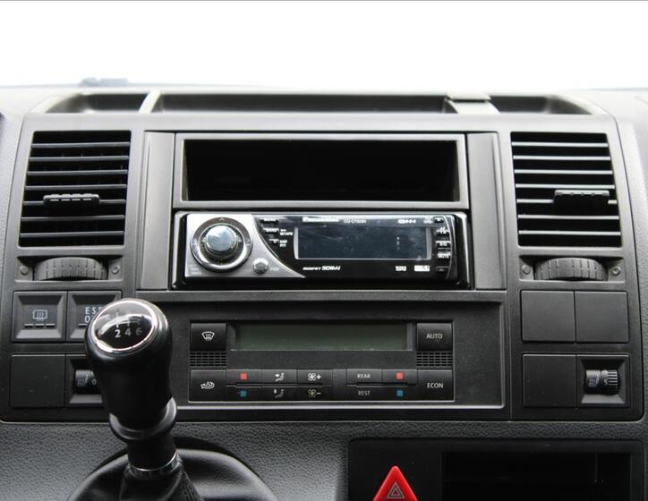 Volkswagen Caravelle 24