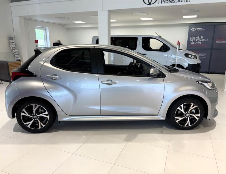 Toyota Yaris 8