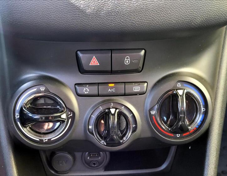Peugeot 208 33
