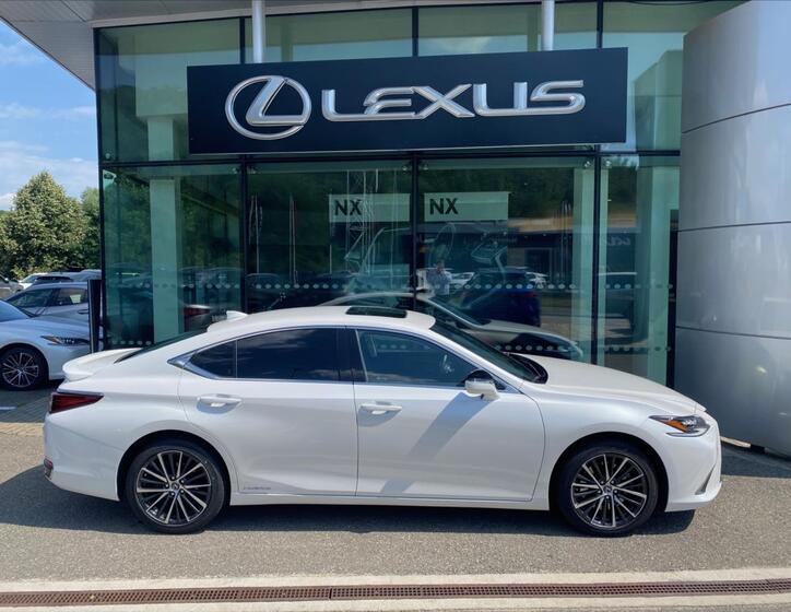 Lexus ES 300h 6