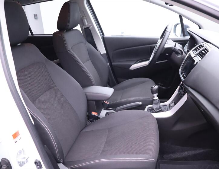 Suzuki SX4 S-Cross 12