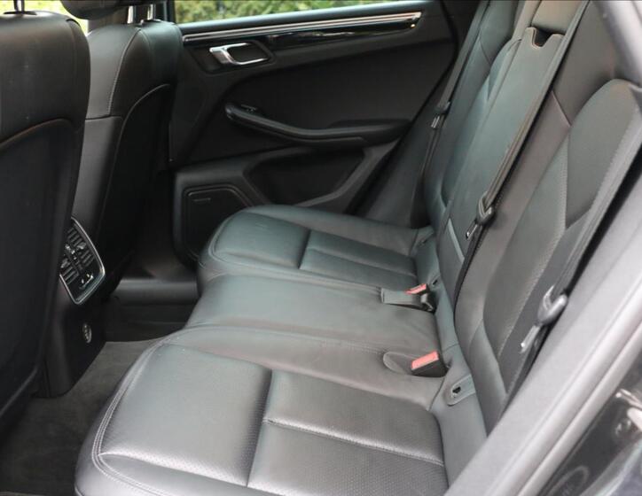 Porsche Macan 54