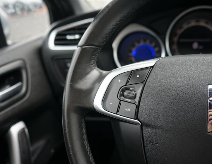 DS Automobiles DS4 21