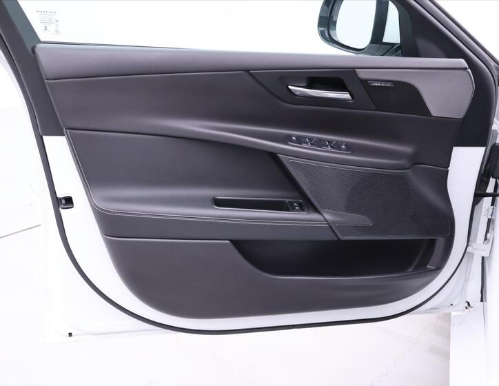 Jaguar XE 12