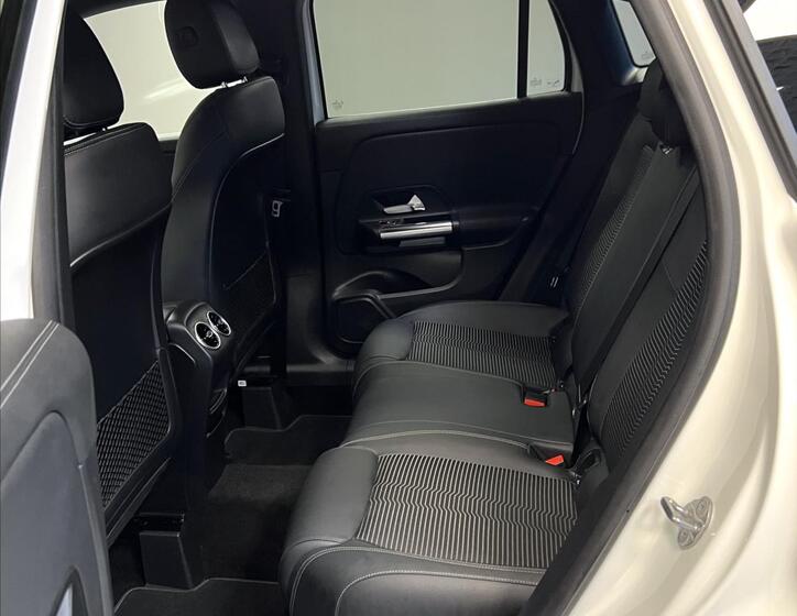 Mercedes-Benz GLA 8