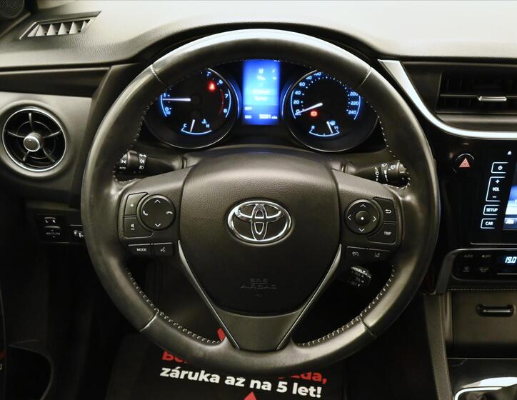 Toyota Auris 18