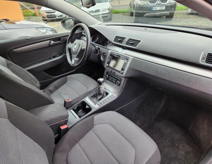 Volkswagen Passat 1