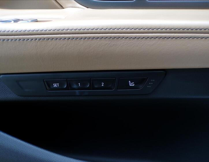 BMW Řada 7 26