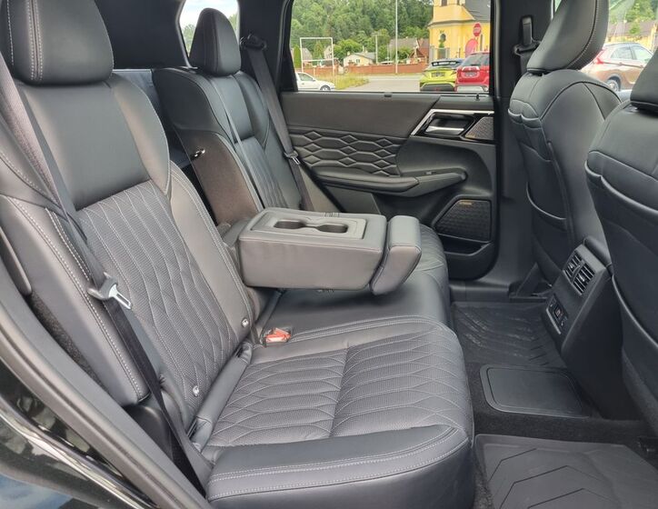 Mitsubishi Outlander 11