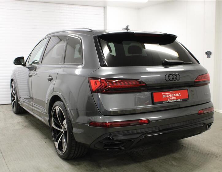 Audi Q7 6