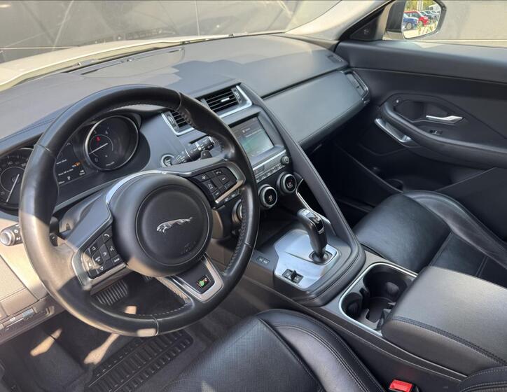 Jaguar E-Pace 9