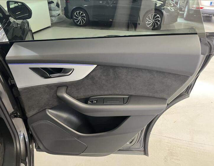 Audi Q8 29