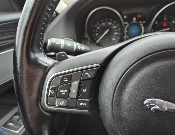 Jaguar XF 19