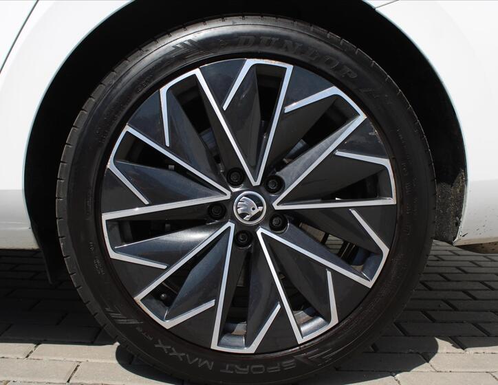 Škoda Superb 9