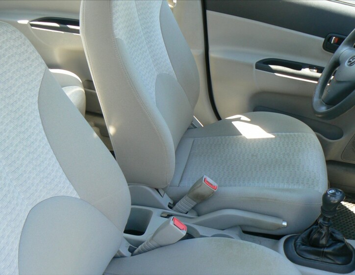 Hyundai Accent 15