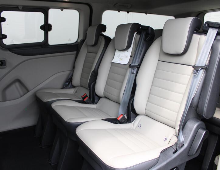 Ford Tourneo Custom 12