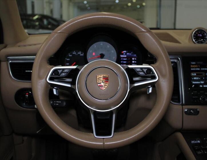 Porsche Macan 9