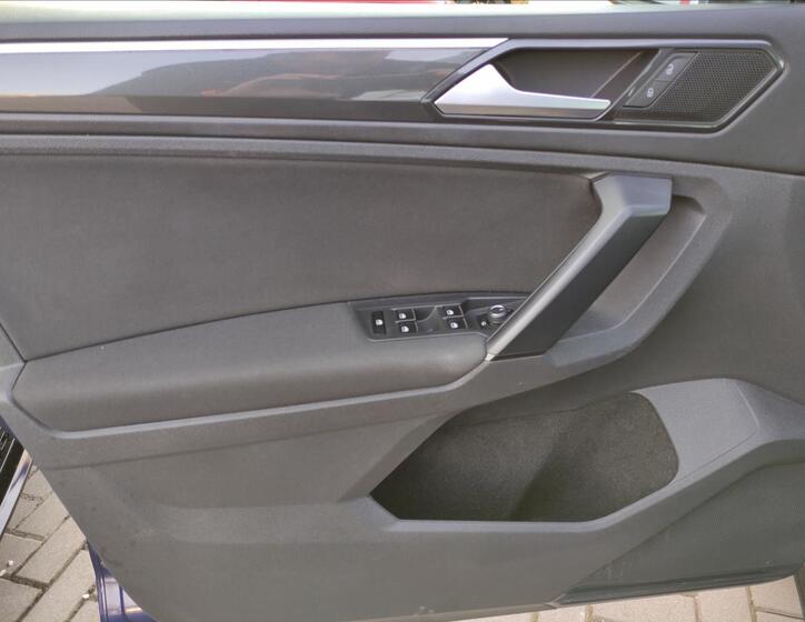 Volkswagen Tiguan 9