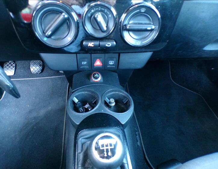 Volkswagen New Beetle 9