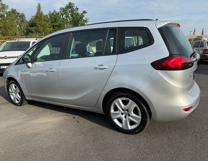 Opel Zafira 4