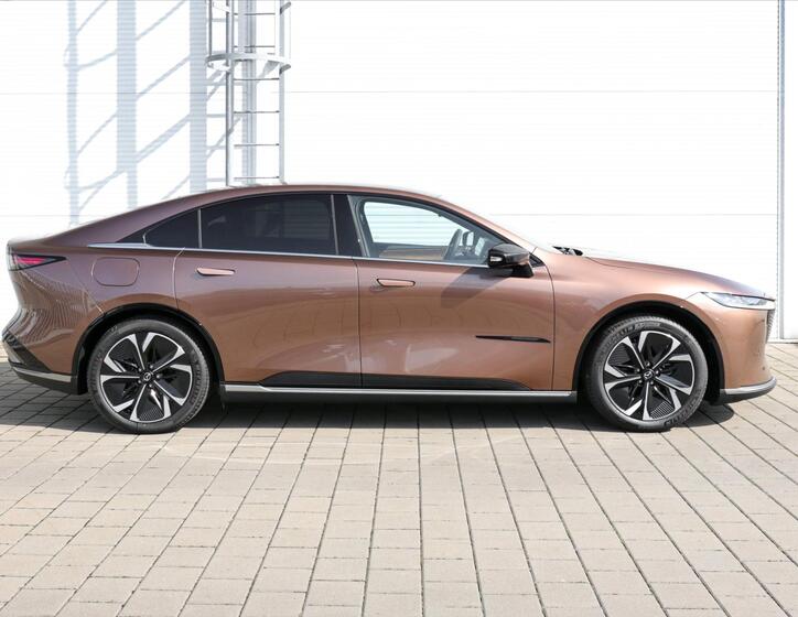 Mazda 6e 3