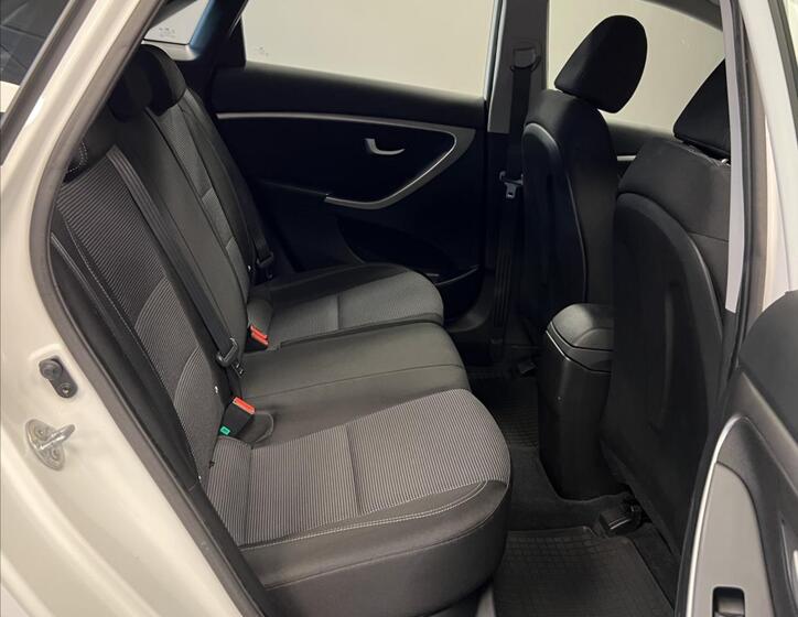 Hyundai i30 11