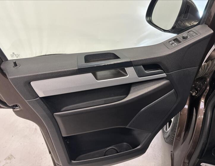 Volkswagen Multivan 31