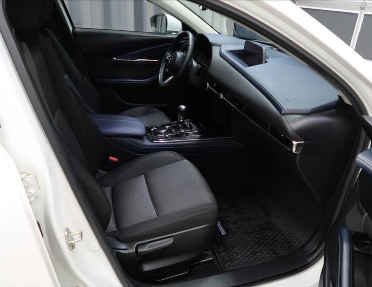Mazda CX-30 11