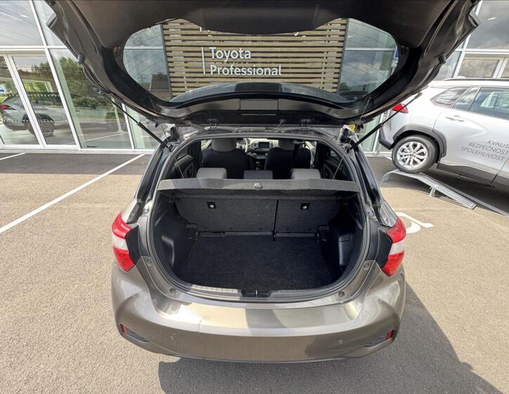Toyota Yaris 9
