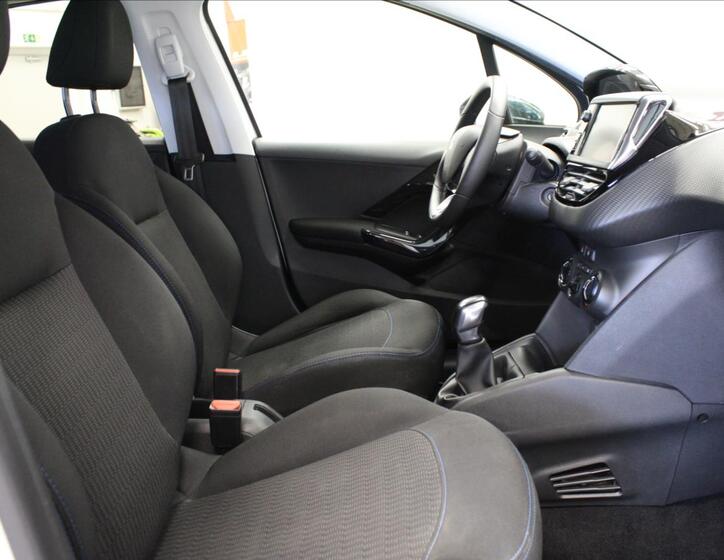 Peugeot 208 12