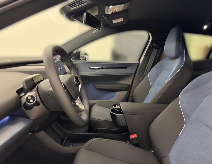 Volvo EX30 7