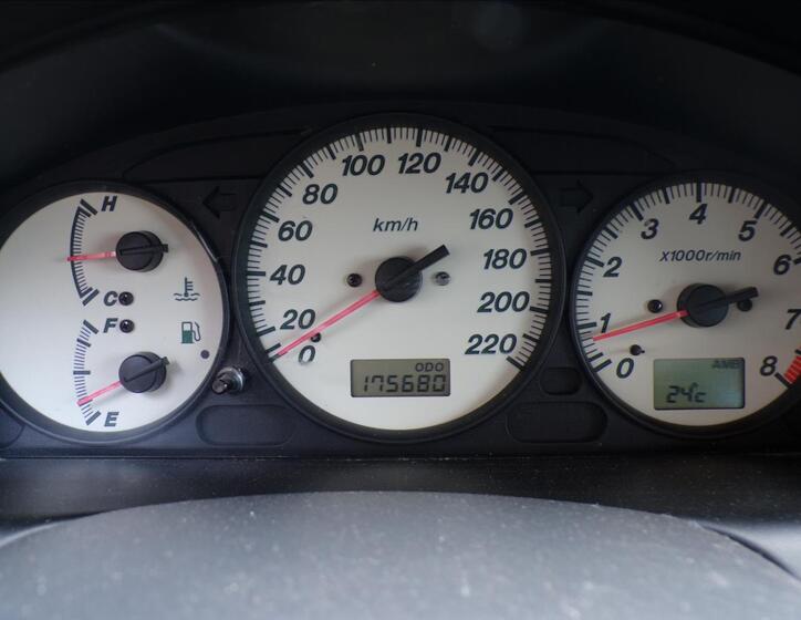 Mazda Premacy 8
