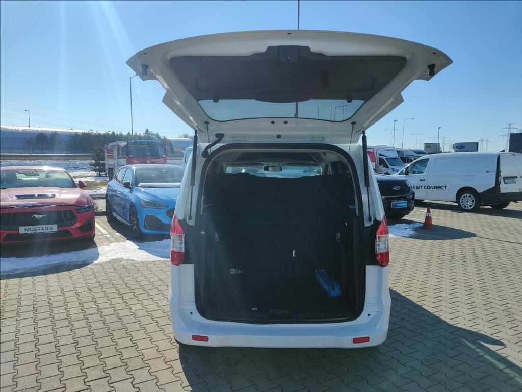 Ford Tourneo Courier 10
