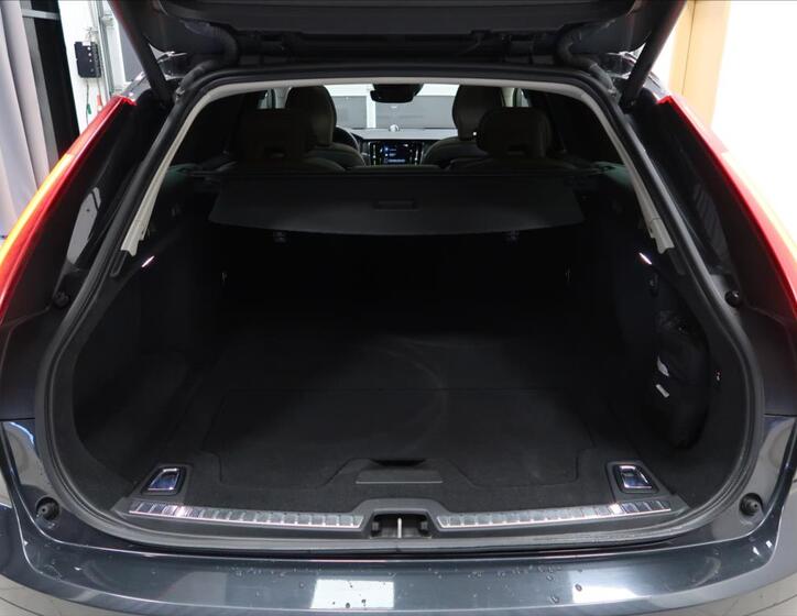 Volvo V90 9