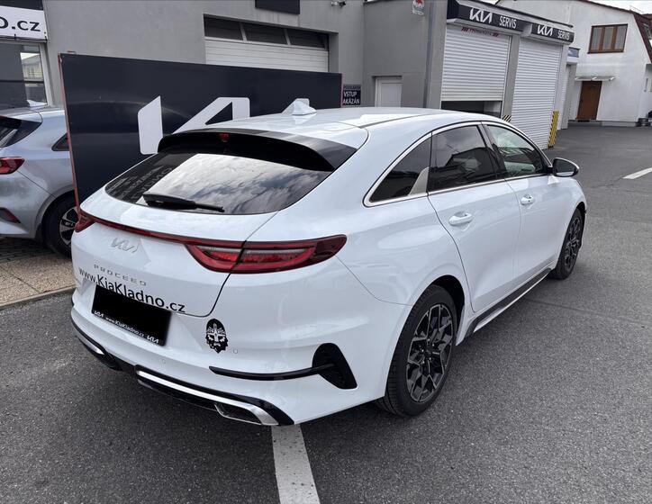 KIA ProCeed 4
