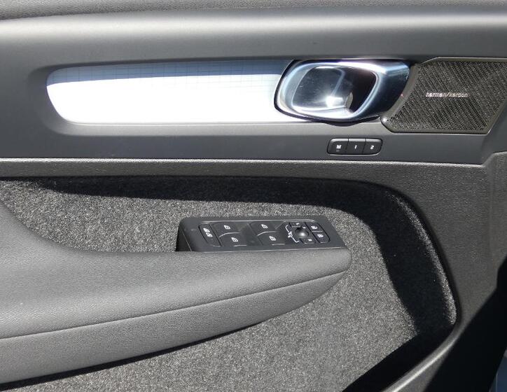 Volvo XC40 9